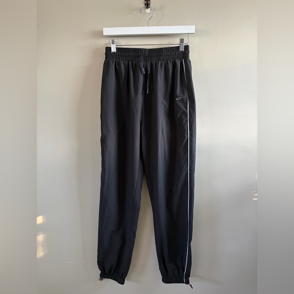 437 Four Three Seven - Jogger Pants Black Active - Size Small